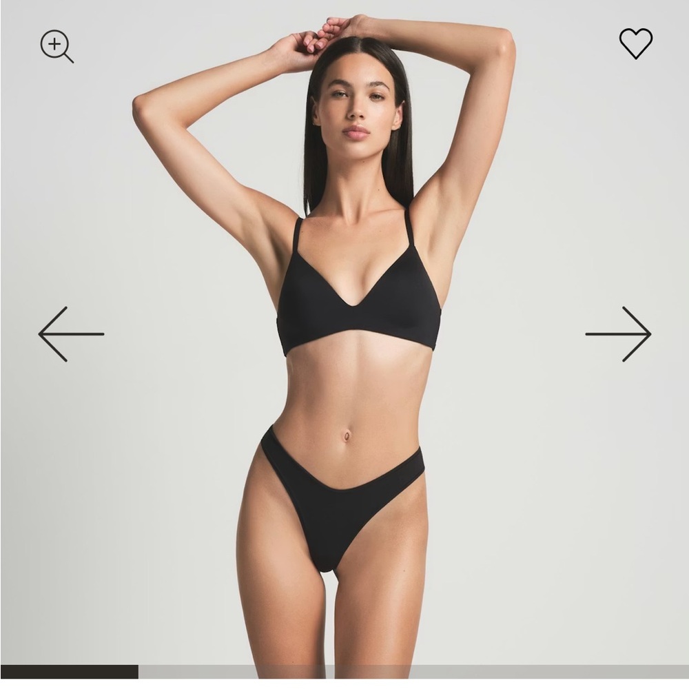 SKIMS wireless form T-shirt bra NWT